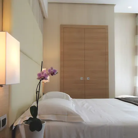 Continental 3* 타오르미나