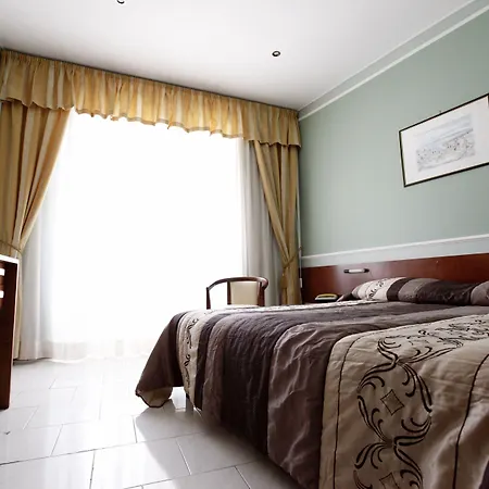 Continental 3* 타오르미나