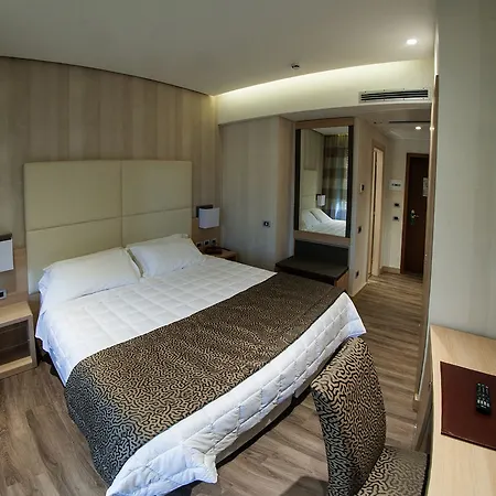 Continental 3* 타오르미나